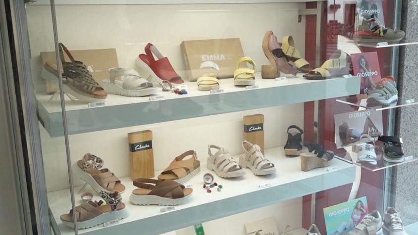 L'aparador de Calçats Nogué, a Sant Joan de les Abadesses