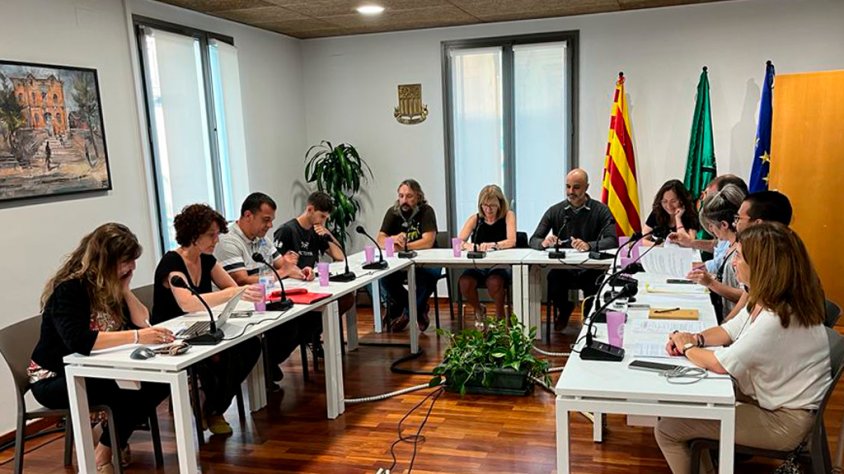 Els membres del govern i l'oposició en el primer ple després de les eleccions municipals