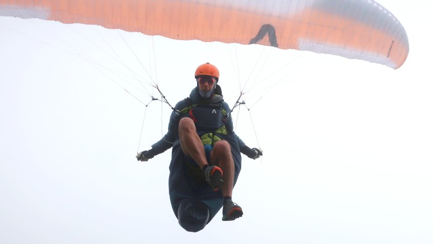 Una fotografia del pilot Jordi Vilalta feta abans de la competició Red Bull X Alps