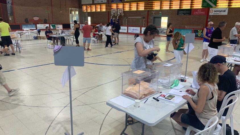 El segon avanç de participació en les generals confirma la tendència a la baixa amb un 46,53% de vots al Ripollès 