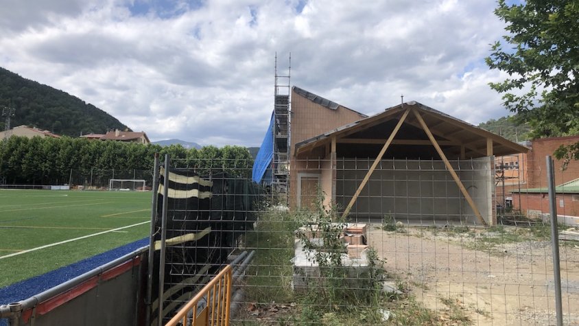 Recta final de les obres als vestidors de Ripoll