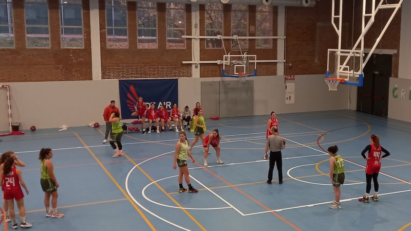 L'equip femení sènior del CB Campdevànol, durant un matx d'aquesta temporada