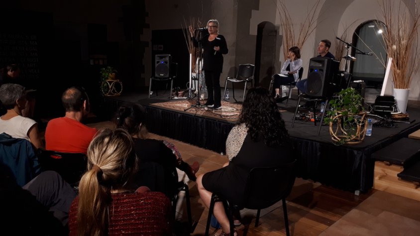 Una de les participants al festival durant la seva intervenció | Roger Saladrigues