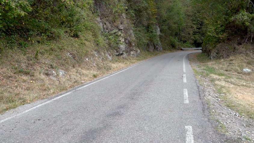 Tres setmanes d'obres d'ampliació i millora del ferm a la carretera de Rocabruna