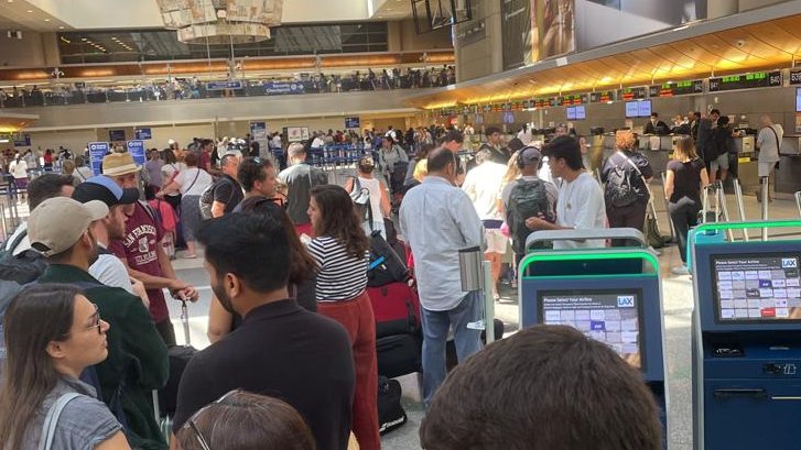 Una de les cues que havien de fer els passatges durant aquest caos