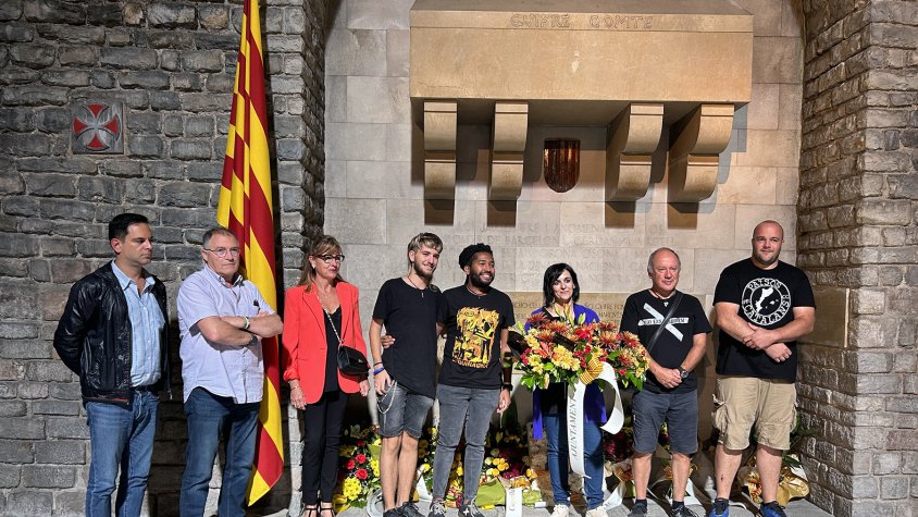 L'ofrena floral dels regidors de l'equip de govern