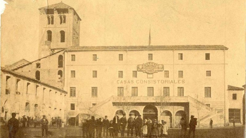 Una de les fotos que es poden consultar al web ripollabansara.cat