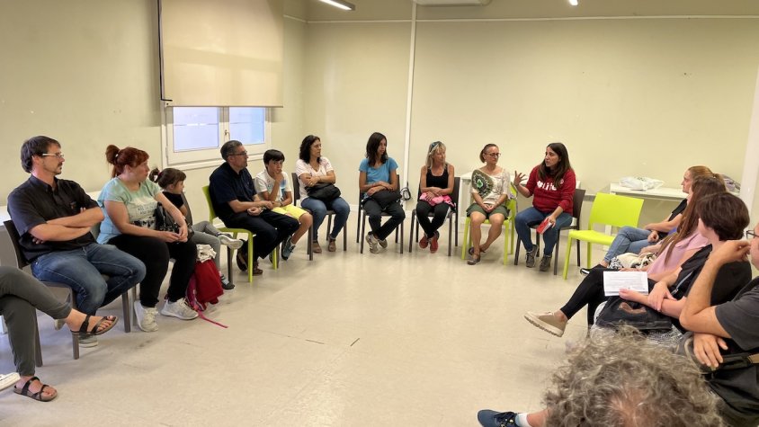 El club de lectura infantil de Campdvànol ha arrencat amb una xerrada informativa per als pares