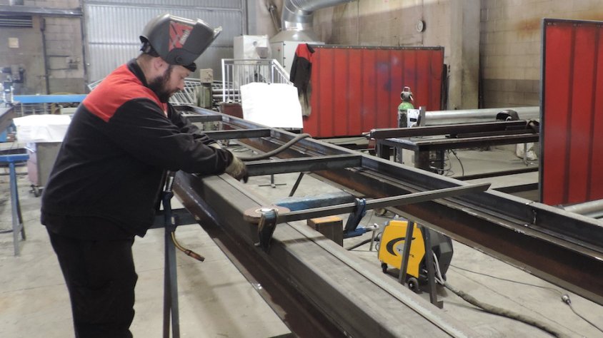 Un treballador del Taller Segadell