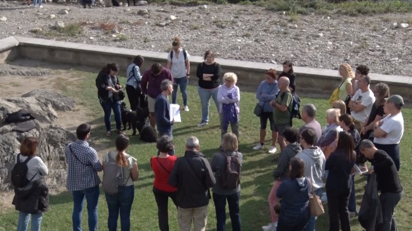 El grup de participants escoltant les explicacions sobre la retirada a Camprodon