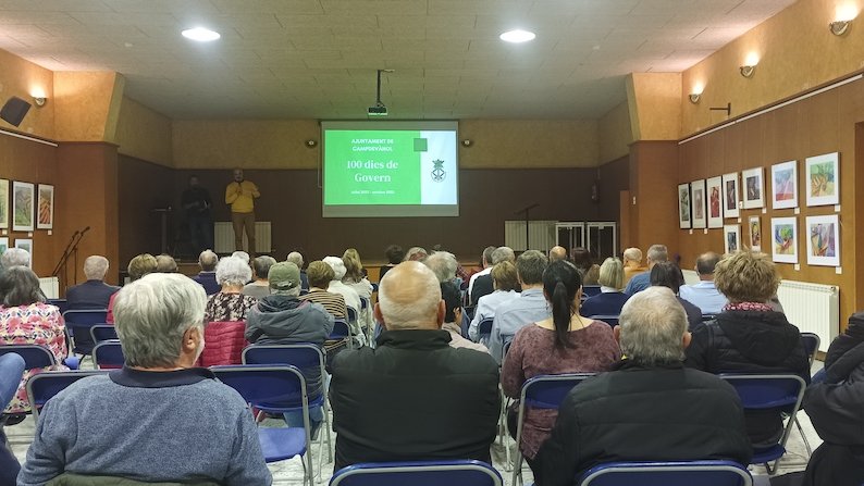 Reunió informativa a Campdevànol amb motiu dels 100 dies de govern
