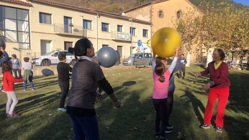 Alumnes i veïns del municipi practiquen exercici a Vallfogona