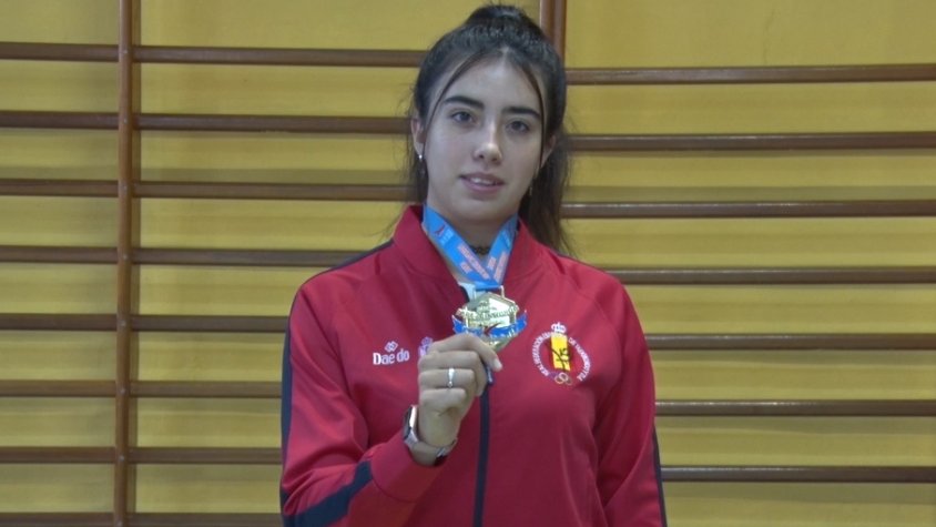 Dalia Santiago amb una de les medalles aconseguides aquests últims anys