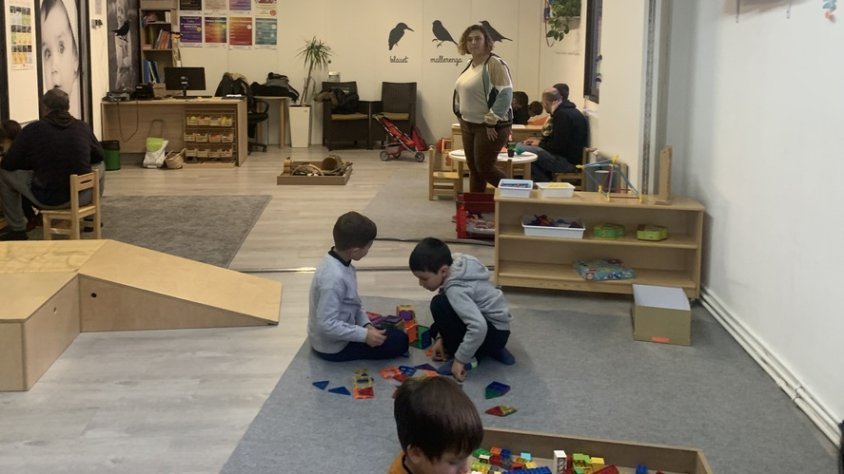 L'espai familiar de Ripoll acull a noves famílies que han vingut a provar les instal·lacions durant aquestes festes nadalenques