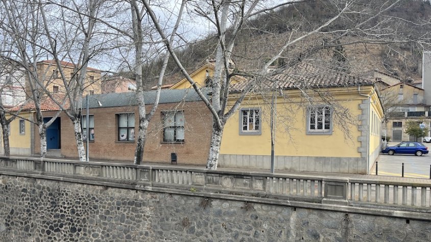 Exterior de la sala Eudald Graells de Ripoll