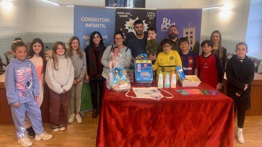 La primera ripollesa del 2024 rep el lot nadó 