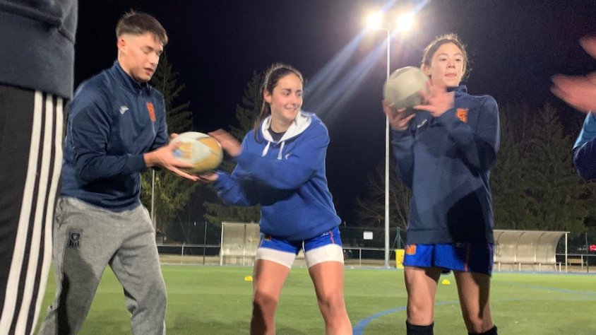 La Vinyet Gaya, entrenant amb els seus companys del Ripollès RC