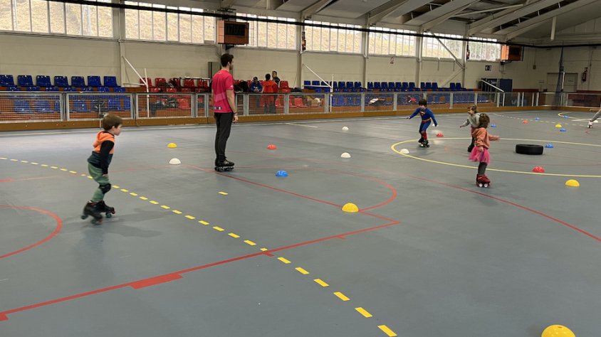 El pavelló municipal de Ribes torna a respirar hoquei