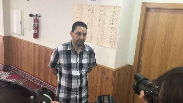 Ali Yassine a la seu de l'Associació Annour