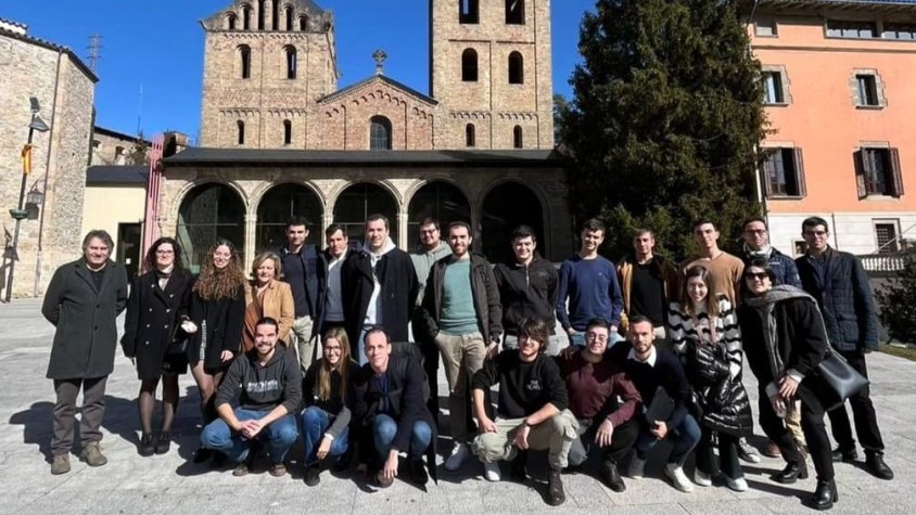 L'ate de presentació que es va fer davant el monestir de Ripoll