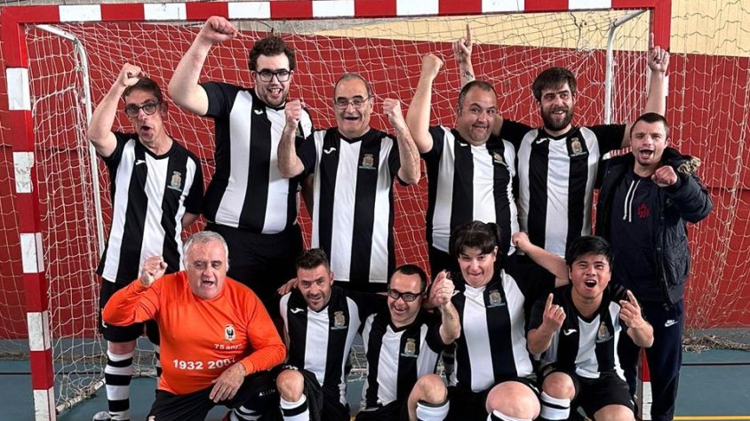 Foto d'equip de l'Abadessenc PRO després d'assolir la victòria a 'La Millor Lliga del Món'