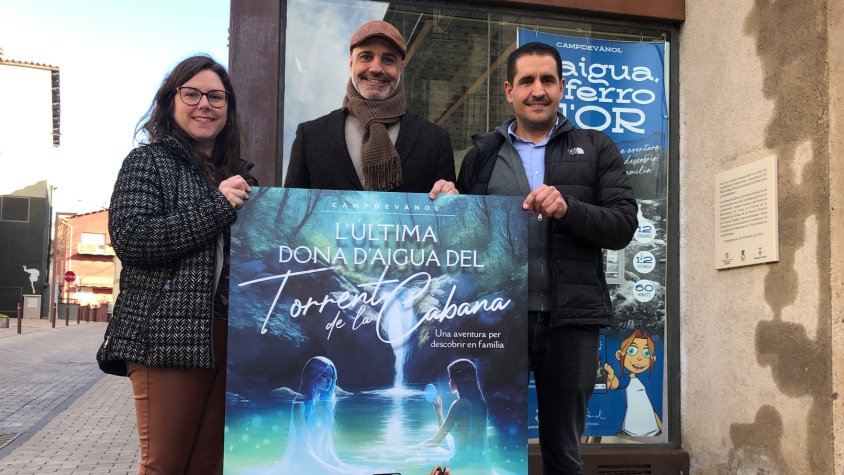 D'esquerra a dreta: Laura Basagaña, tècnica de turisme de l'Ajuntament de Campdevànol; Oriol Lázaro, alcalde de Campdevànol i Ramon Martín, de Gymkana Digital Turística