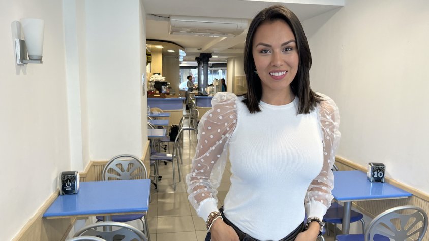 Marion Jaimes, a la seva botiga de Ripoll