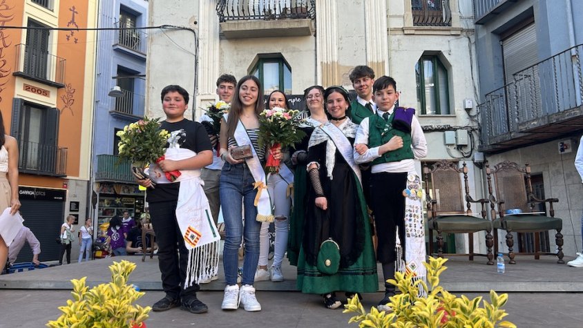 Els nous representants del pubillatge de Ripoll durant la seva proclamació a la plaça Sant Eudald | Judith Espert