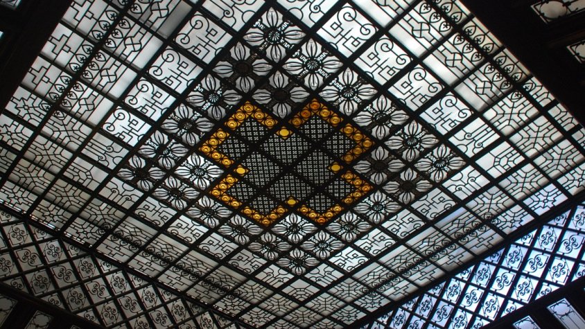 El sostre de vidre de l'escala de Parlament