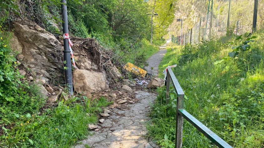 Esllavissada al passeig Margarideta de Ribes per les darreres pluges