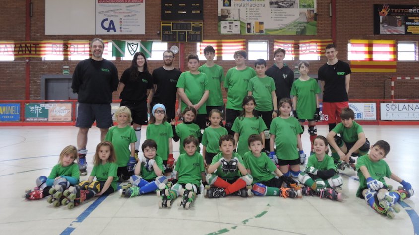 Tots els jugadors i monitors del campus de l'HC Ripoll