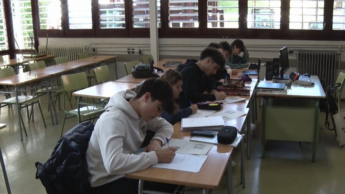 Els joves els dies previs preparant-se els exàmens