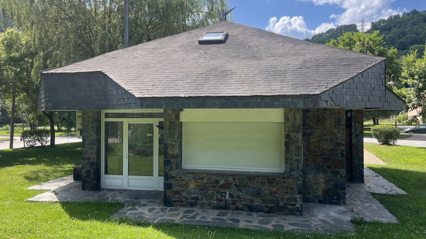 La caseta de la rotonda d'entrada a Camprodon