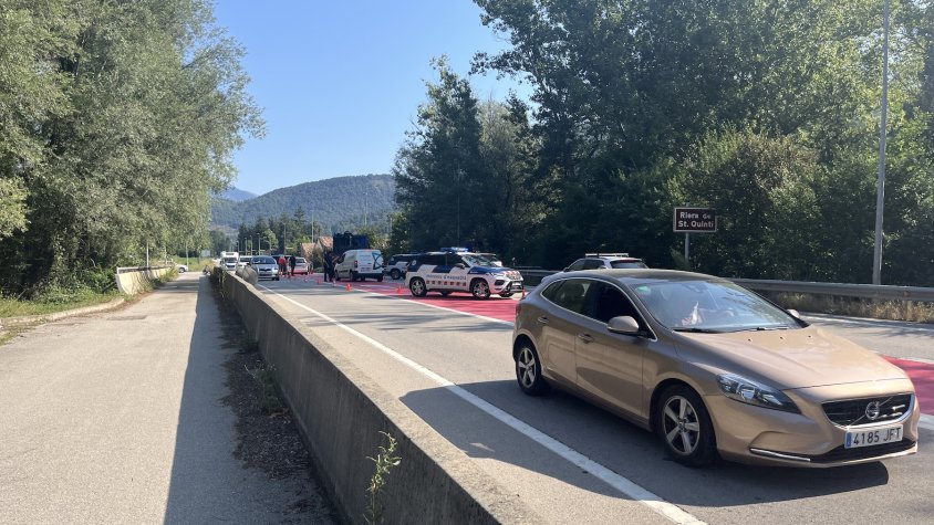 L'operatiu a l'entrada de Ripoll