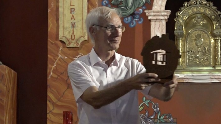 David Jou recull el guardó a Vallfogona de Ripollès