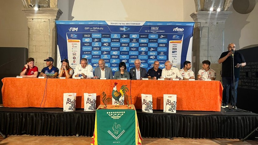 Moment de la presentació a l'església de Sant Pere de Ripoll