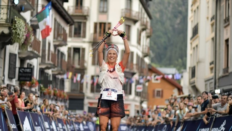 Clàudia Tremps, a la línia d'arribada de la UTMB
