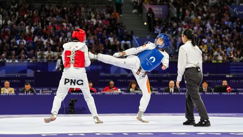 Dalia Santiago en un combat als Jocs Paralímpics de París