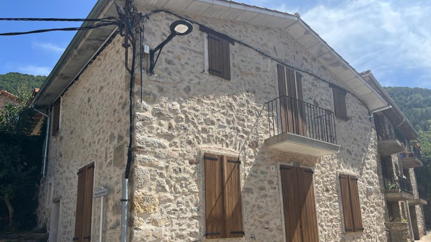 L'Antiga Escola de Bruguera, a punt per entrar-hi a viure