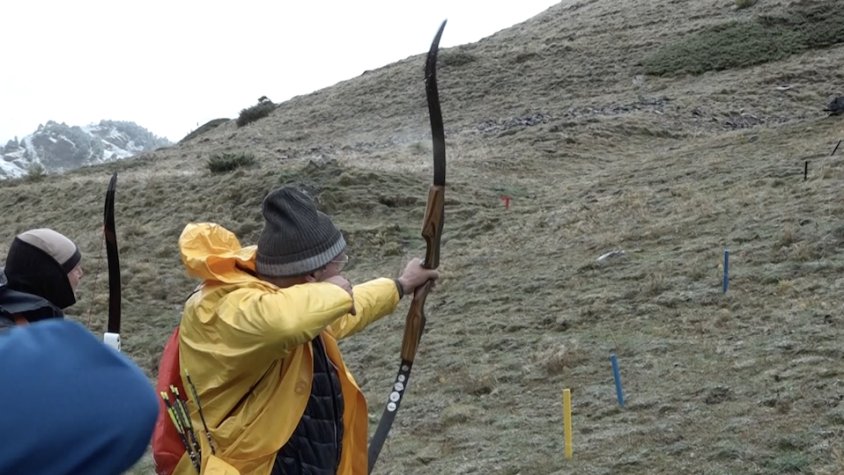 Els més de cent tiradors que es van aplegar a la Vall de Núria van haver de suportar fred, pluja i neu