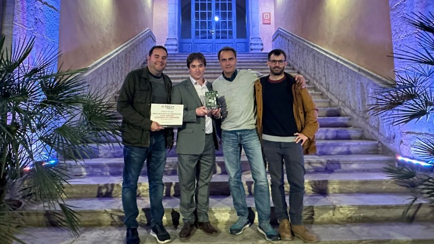 Membres de l'Ajuntament de Camprodon i l’empresa del municipi “News Idees and Solutions” amb el guardó