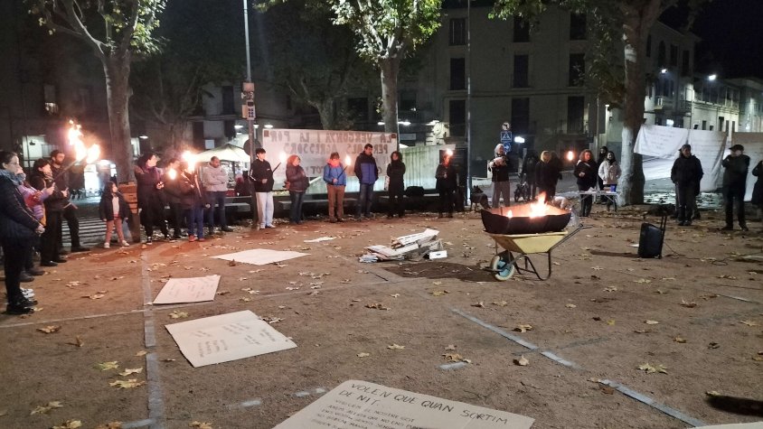 Acció de protesta de la Plataforma Feminista del Ripollès, la vigília del 25N