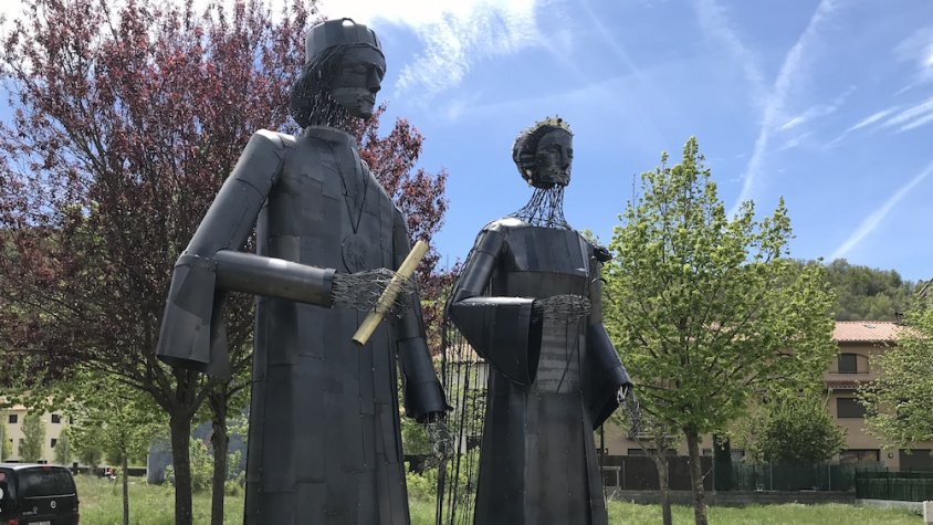 L'escultura que commemora aquesta cita i que ja es pot veure a la Coromina del Bac