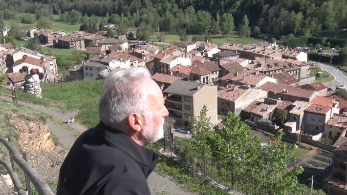 Pere Sau contempla el municipi des de les alçades