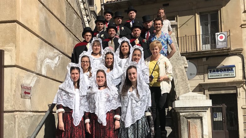 Les balladores i els balladors de la Dansa dels Clavells