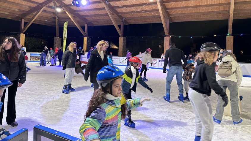 Els patinadors ja gaudeixen de la pista de Llanars