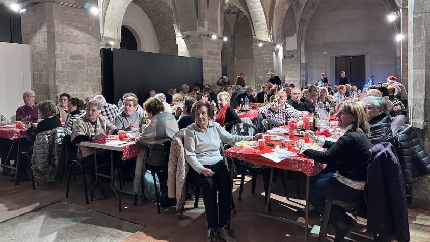 Sopar solidari a l'església de Sant Pere de Ripoll I Karolina Ríos