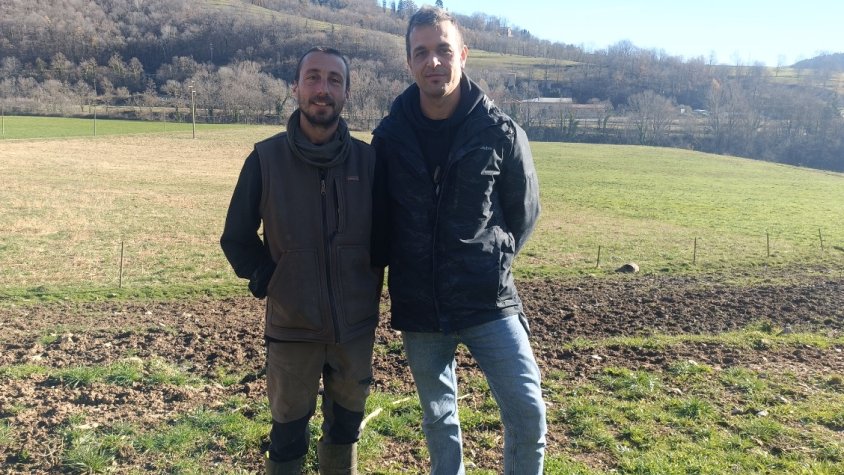 En Ricard de la Cooperativa (esquerra) amb Ringel Lahoz, tècnic de l'Associació Leader Ripollès Ges Bisaura