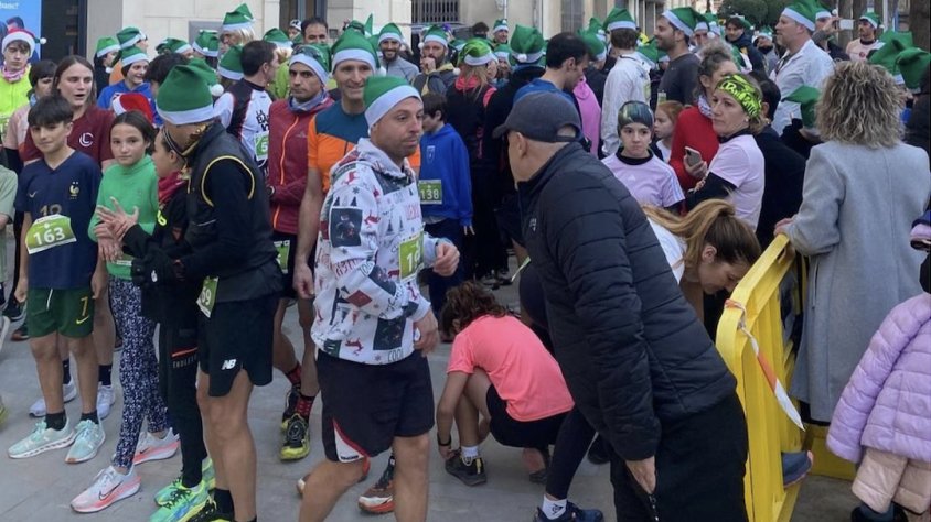 Els participants de la Sant Silvestre, preparats per començar la cursa