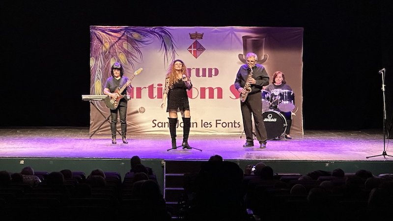 Una de les actuacions de 'Surti com surti' al Teatre Comtal el passat dissabte